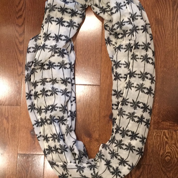Palm Tree Scarf 👒 - Picture 2 of 3